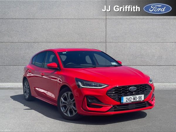 Ford Focus Hatchback, Petrol, 2024, Red