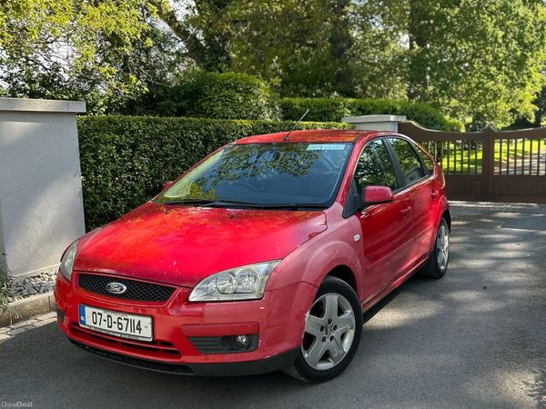 Ford Focus Hatchback, Petrol, 2007, Red
