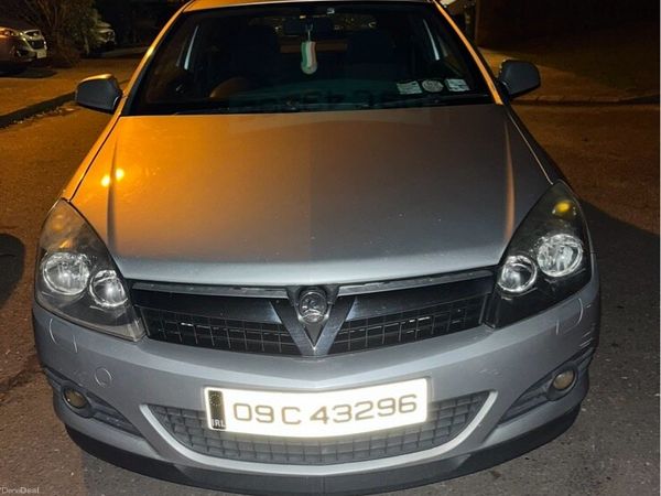 Vauxhall Astra Hatchback, Petrol, 2009, Silver