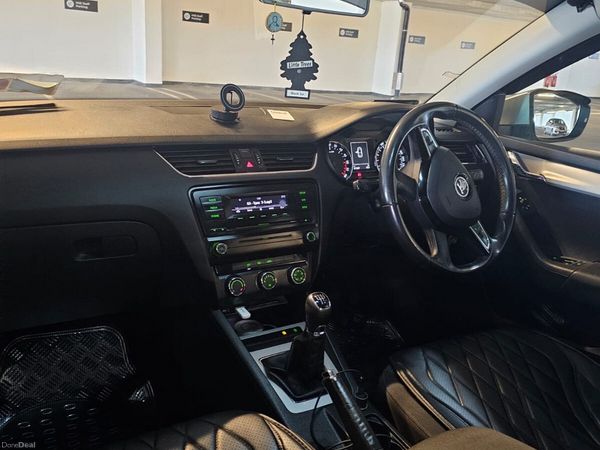 Skoda Octavia Saloon, Diesel, 2014, Silver