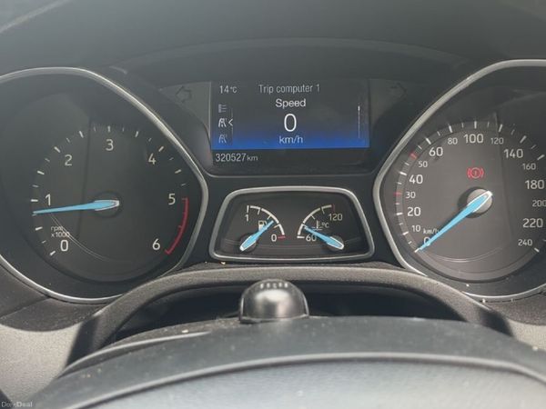 Ford Focus Hatchback, Diesel, 2015, Red