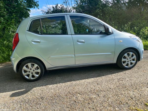Hyundai i10 Hatchback, Petrol, 2011, Silver