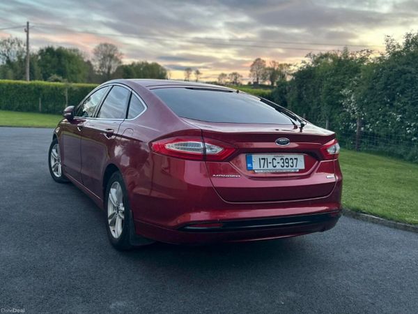 Ford Mondeo Hatchback, Diesel, 2017, Red