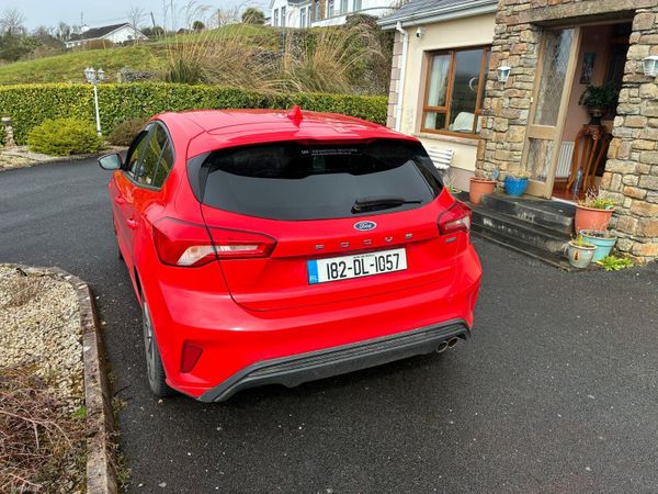 Ford Focus Hatchback, Petrol, 2018, Red