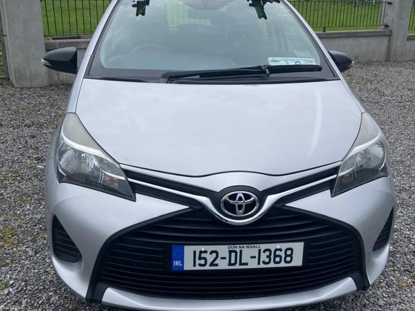 Toyota Yaris Hatchback, Petrol, 2015, Silver