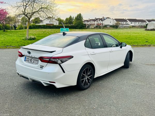 Toyota Camry Hatchback, Petrol Hybrid, 2023, White