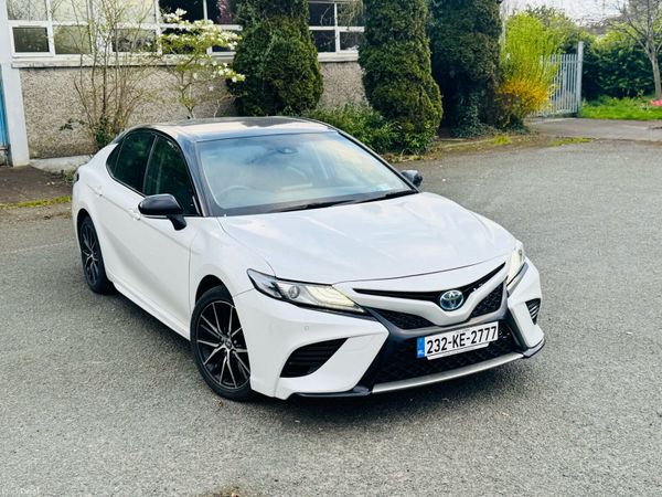 Toyota Camry Hatchback, Petrol Hybrid, 2023, White