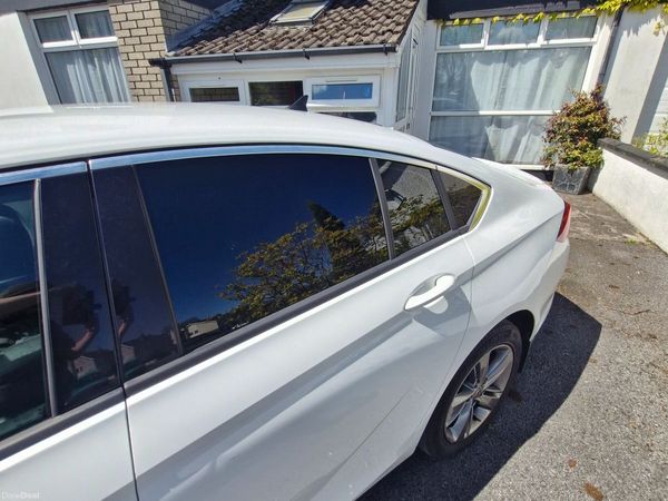 Opel Insignia Hatchback, Diesel, 2019, White
