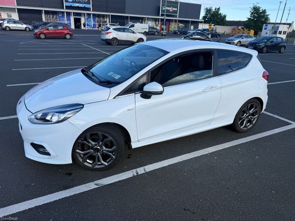 Ford Fiesta Hatchback, Petrol, 2017, White