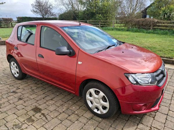 Dacia Sandero Hatchback, Petrol, 2015, Red