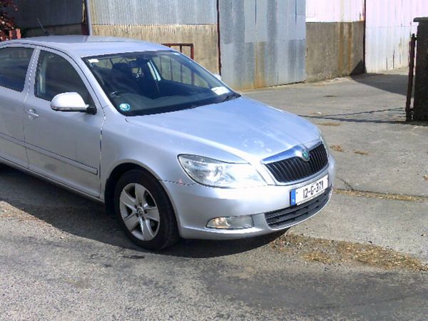 Skoda Octavia Saloon, Diesel, 2012, Silver