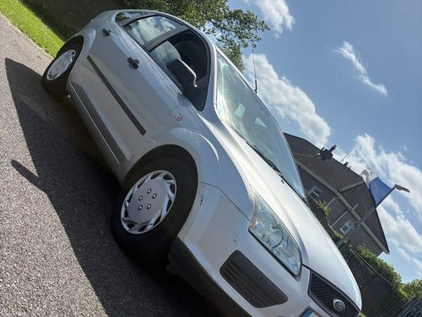 Ford Focus Hatchback, Petrol, 2006, Silver