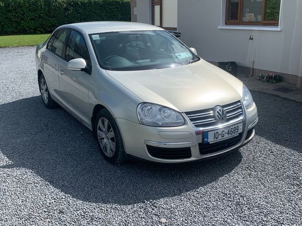 Volkswagen Jetta Saloon, Diesel, 2010, Silver