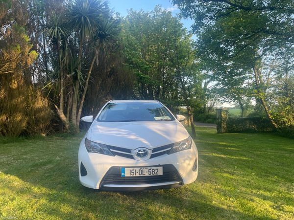 Toyota Auris Hatchback, Diesel, 2015, White