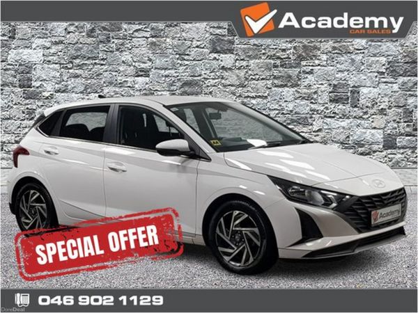Hyundai i20 Hatchback, Petrol, 2024, White