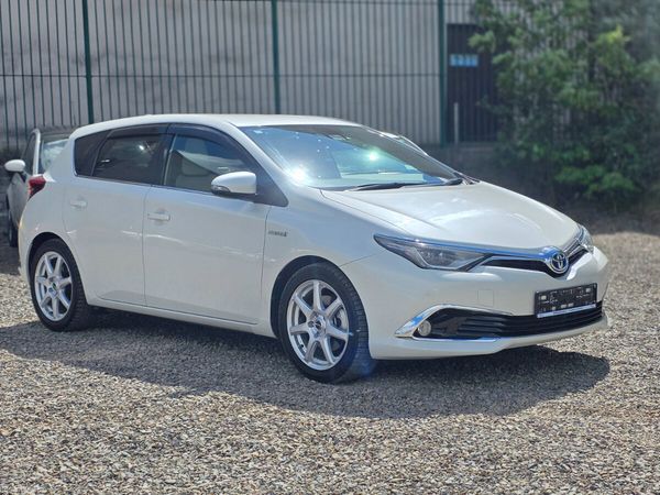 Toyota Auris Hatchback, Petrol Hybrid, 2016, White