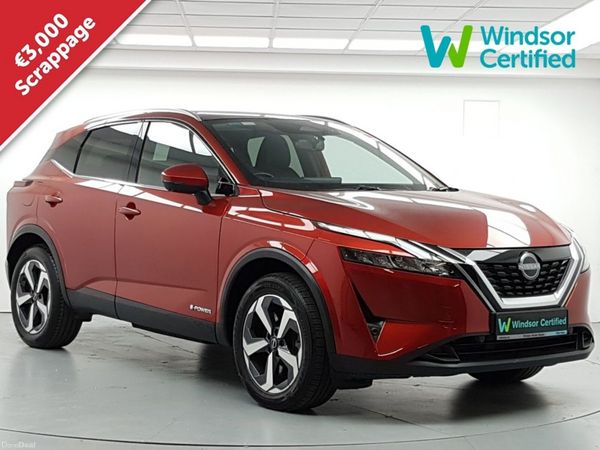 Nissan Qashqai MPV, Petrol Hybrid, 2023, Red