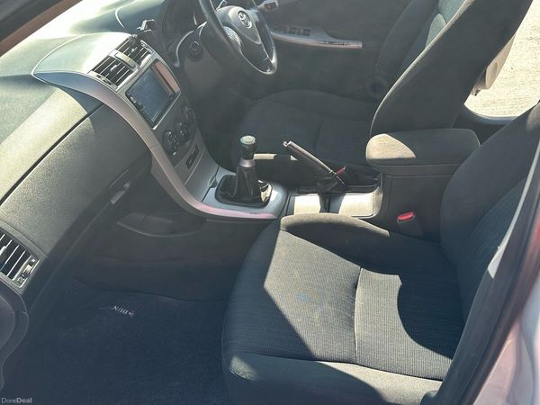 Toyota Corolla Saloon, Petrol, 2010, Silver