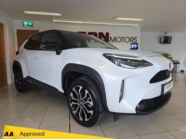 Toyota Yaris Cross Hatchback, Petrol Hybrid, 2024, White