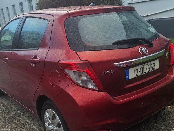 Toyota Yaris Hatchback, Petrol, 2012, Red