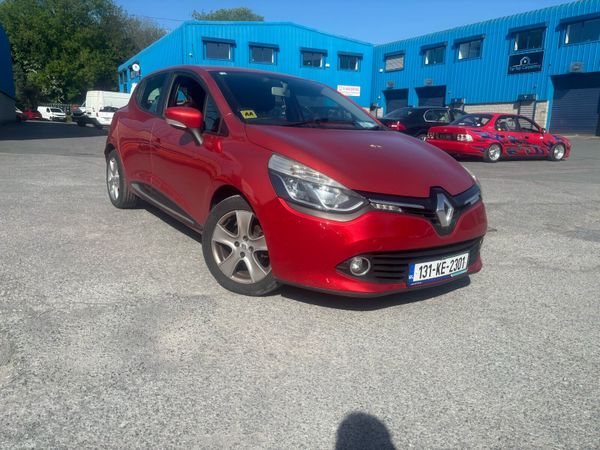 Renault Clio Hatchback, Petrol, 2013, Red