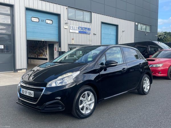 Peugeot 208 Hatchback, Petrol, 2016, Black