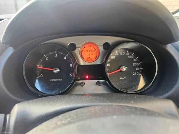 Nissan Qashqai Hatchback, Diesel, 2008, Red