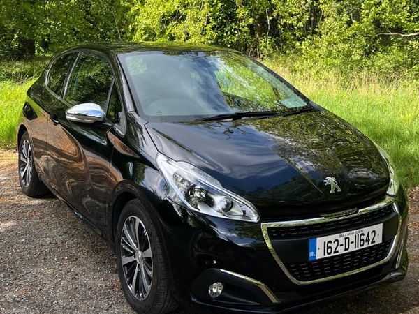 Peugeot 208 Hatchback, Petrol, 2016, Black