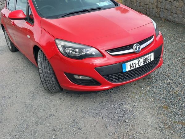 Opel Astra Hatchback, Diesel, 2014, Red