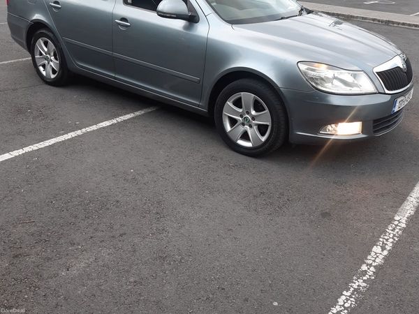 Skoda Octavia Saloon, Diesel, 2013, Grey