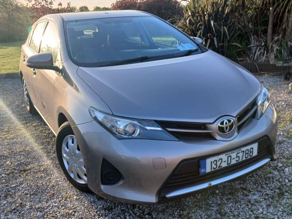 Toyota Auris Hatchback, Diesel, 2013, Bronze
