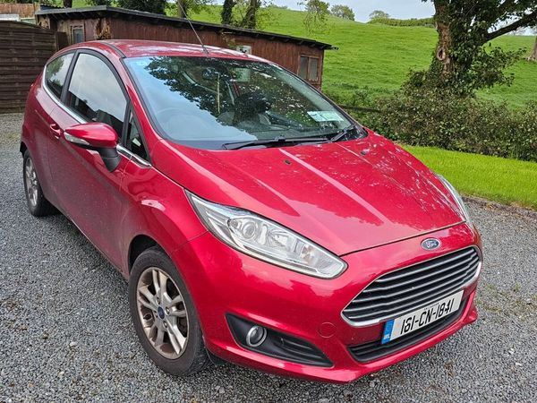Ford Fiesta Hatchback, Petrol, 2016, Red