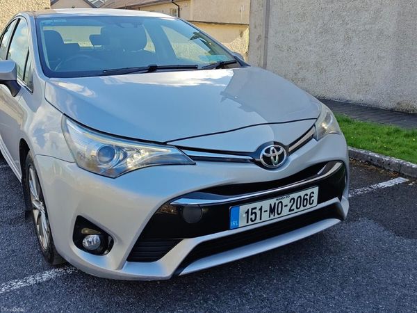 Toyota Avensis Saloon, Diesel, 2015, Silver