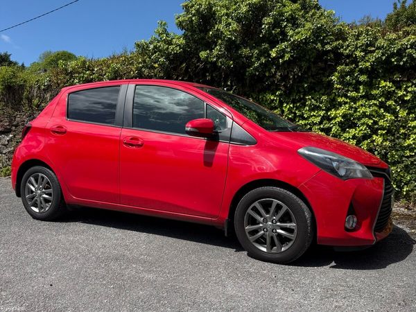 Toyota Yaris Hatchback, Petrol, 2015, Red