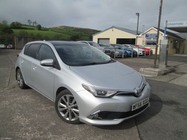 Toyota Auris Hatchback, Petrol, 2016, Silver