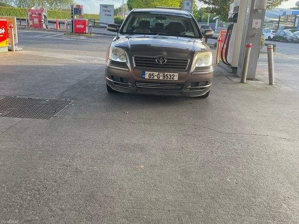 Toyota Avensis Saloon, Petrol, 2005, Brown