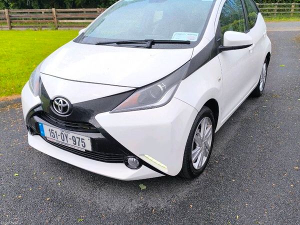 Toyota Aygo Hatchback, Petrol, 2015, White