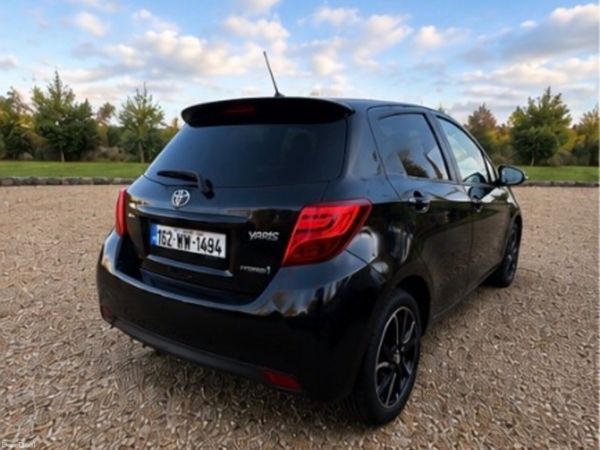 Toyota Yaris Hatchback, Petrol Hybrid, 2016, Black