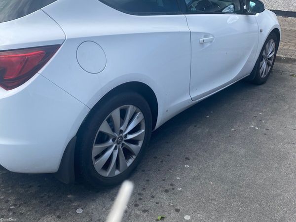 Opel Astra Hatchback, Diesel, 2016, White