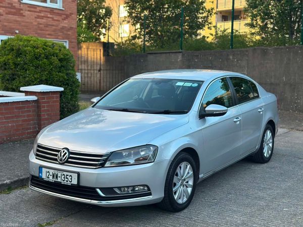 Volkswagen Passat Saloon, Petrol, 2012, Silver