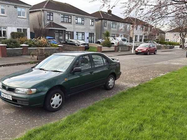 Nissan Almera Saloon, Petrol, 1998, Green