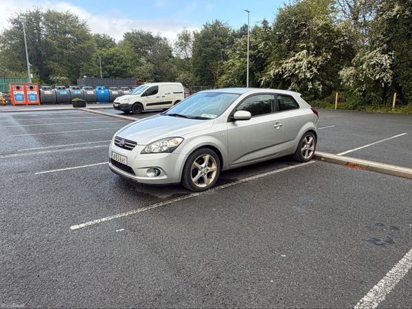 Kia Ceed Hatchback, Diesel, 2010, Silver