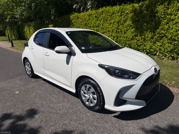 Toyota Yaris Hatchback, Petrol Hybrid, 2020, White