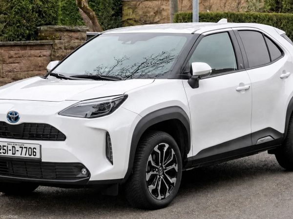Toyota Yaris Cross Hatchback, Petrol Hybrid, 2025, White