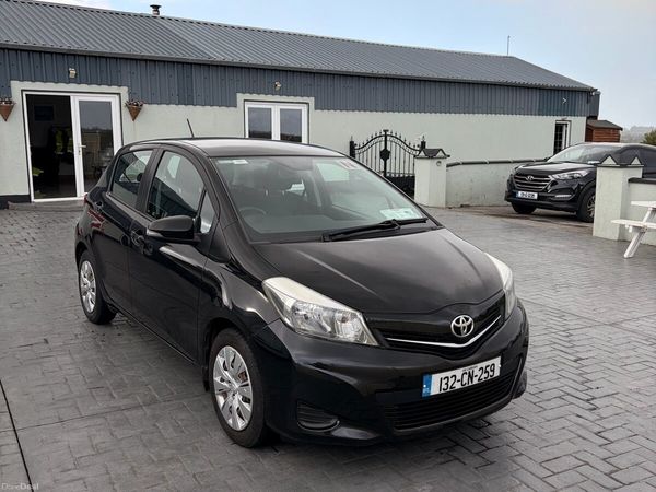 Toyota Yaris Hatchback, Petrol, 2013, Black
