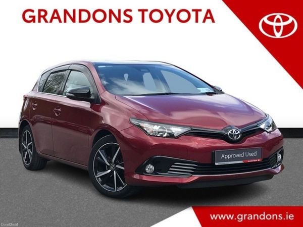 Toyota Auris Hatchback, Petrol, 2018, Red