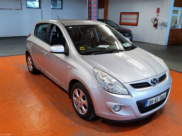 Hyundai i20 Hatchback, Petrol, 2009, Silver