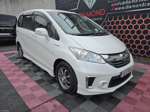 Honda Freed MPV, Petrol Hybrid, 2015, White