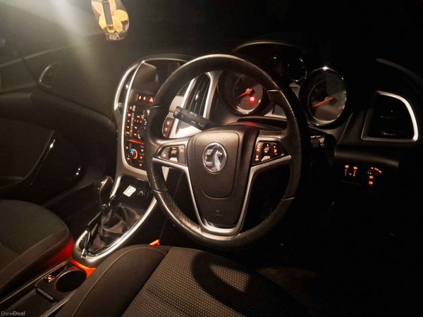 Vauxhall Astra Hatchback, Diesel, 2011, Silver