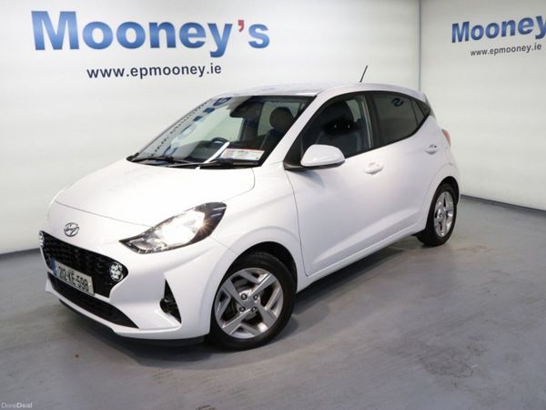 Hyundai i10 Hatchback, Petrol, 2021, White